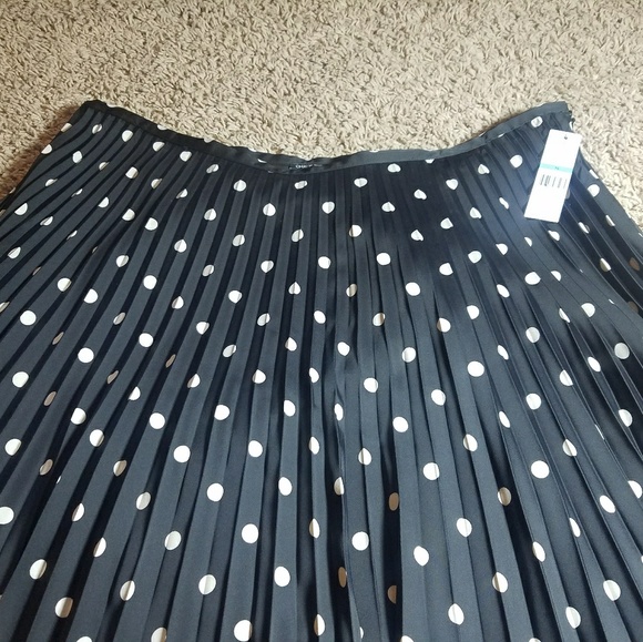 Chaus A-line Pleated Polka Dot Skirt - Picture 2 of 3